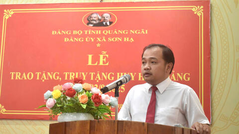 Trao tặng, truy tặng huy hiệu Đảng đợt 2/9 cho 4 đảng viên trên địa bàn.