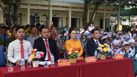 Trên 5.600 học sinh hân hoan đón chào năm học mới.