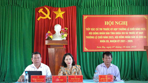 Tổ HĐND tỉnh tiếp xúc với cử thôn Xà Riêng