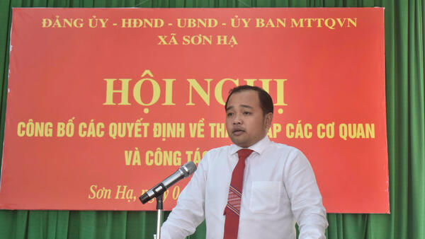Hội nghị công bố các Quyết định về thành lập cơ quan và trao Quyết định về công tác cán bộ.