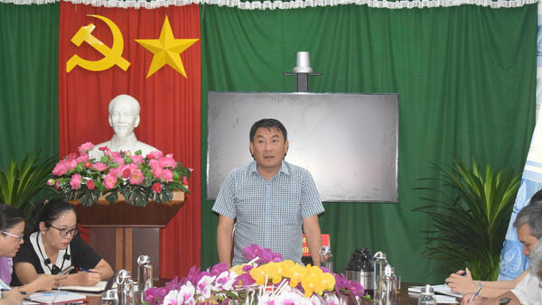 Phó Chủ tịch Thường trực UBND xã Nguyễn Tùng Sơn làm việc với nhóm Cộng đồng thực hiện các Chương trình MTQG trên địa bàn xã.